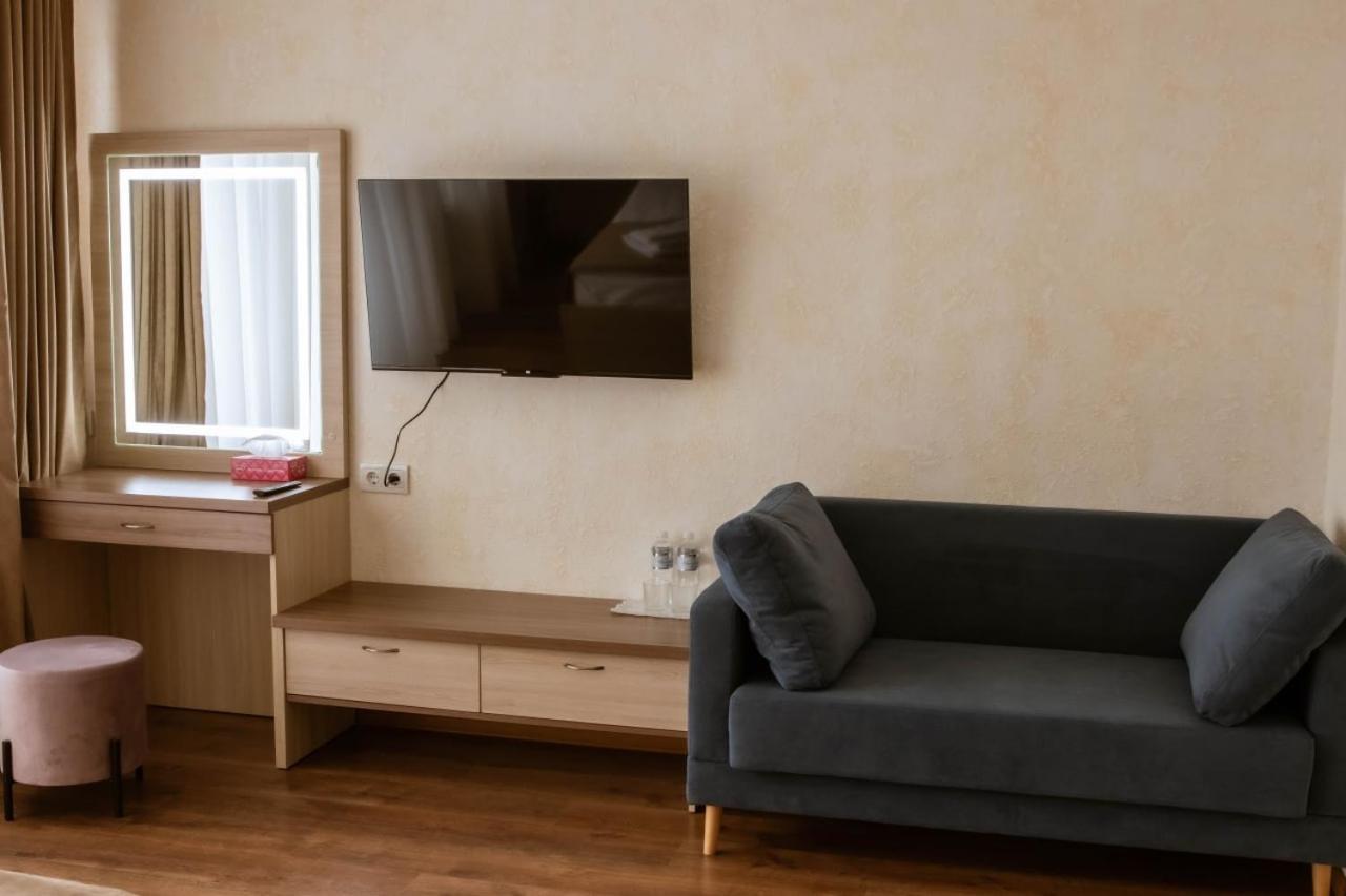 Graff Hotel Днепър Екстериор снимка