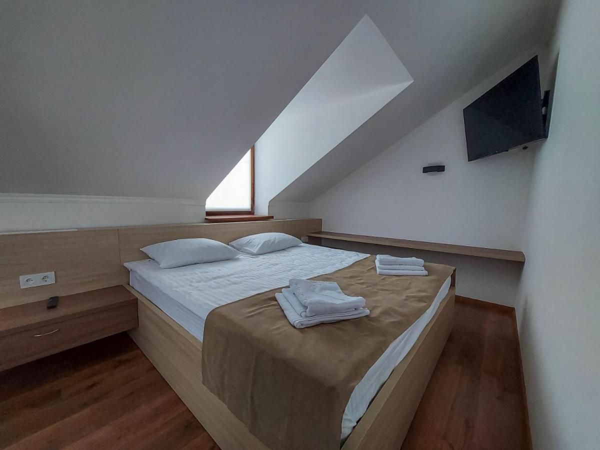 Graff Hotel Днепър Екстериор снимка