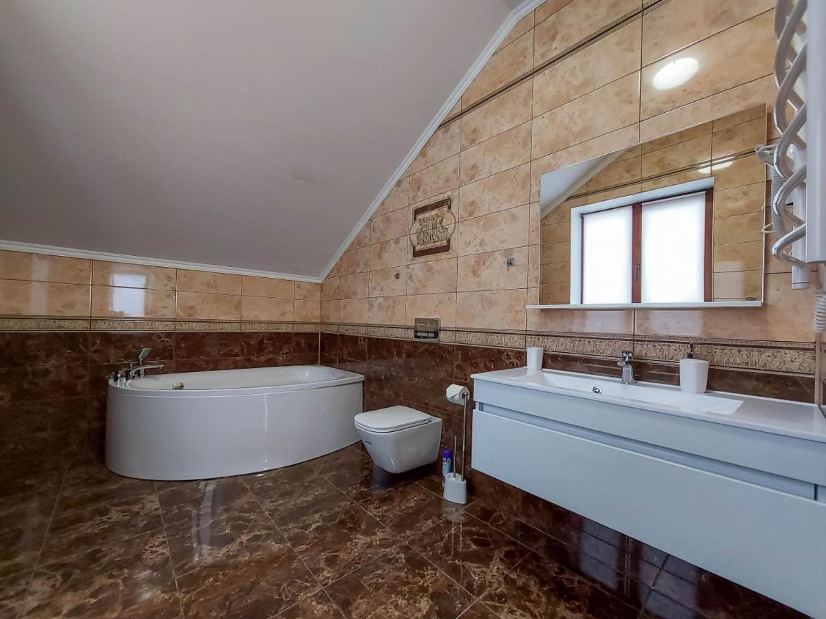 Graff Hotel Днепър Екстериор снимка