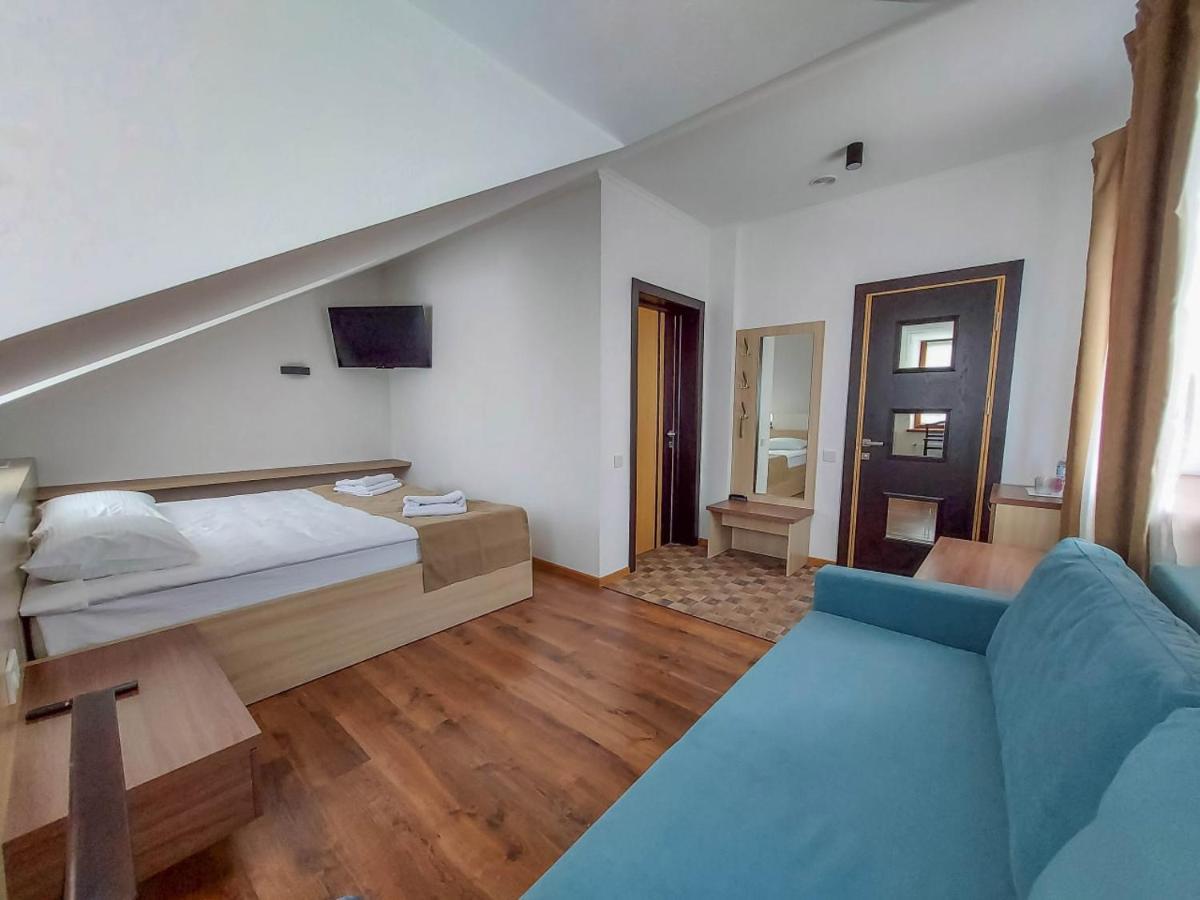 Graff Hotel Днепър Екстериор снимка
