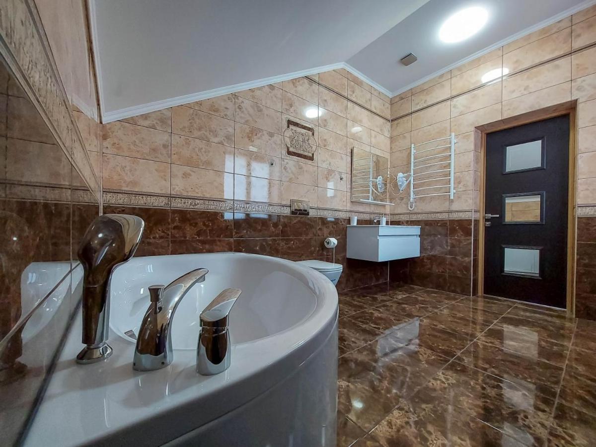 Graff Hotel Днепър Екстериор снимка