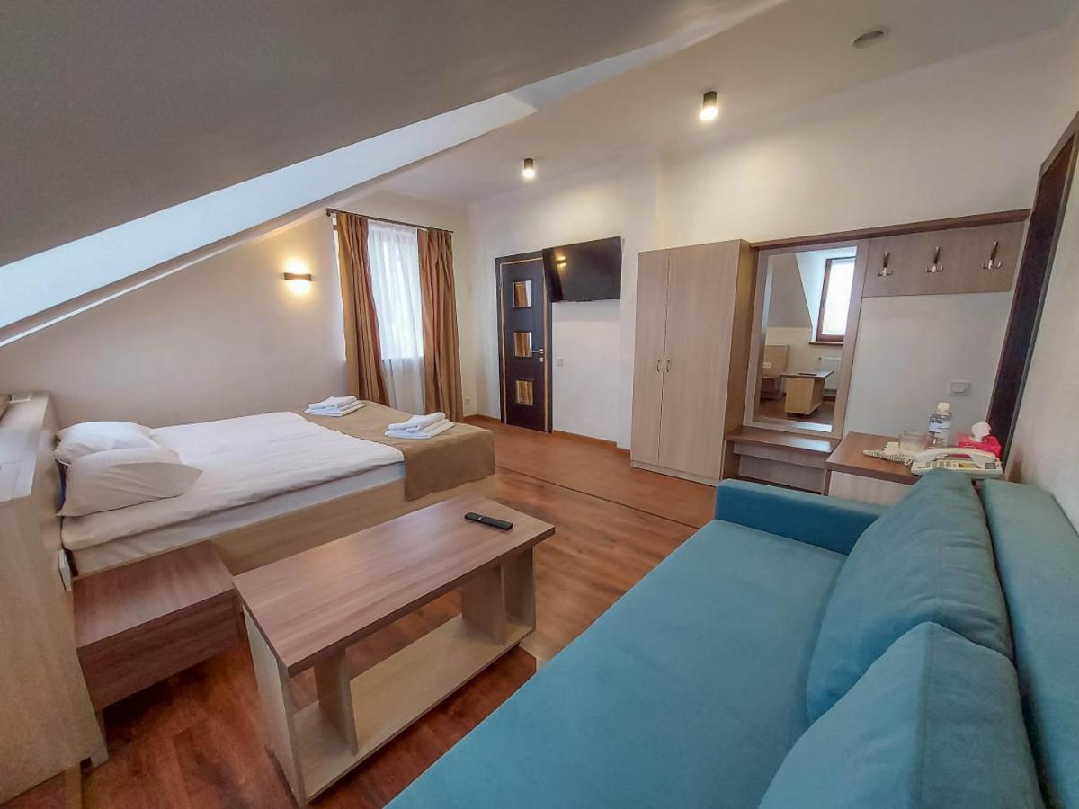 Graff Hotel Днепър Екстериор снимка