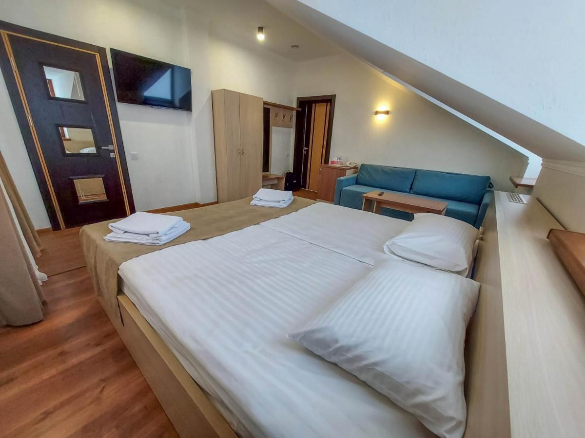 Graff Hotel Днепър Екстериор снимка