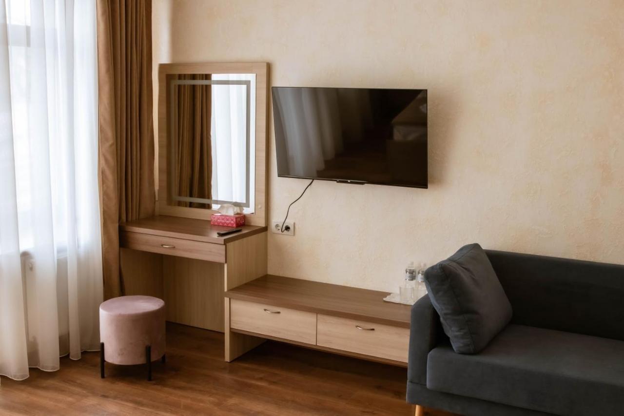 Graff Hotel Днепър Екстериор снимка